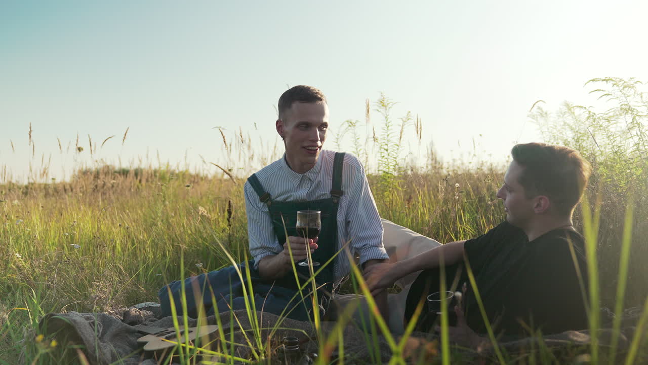 лгбт-двойка на свидании