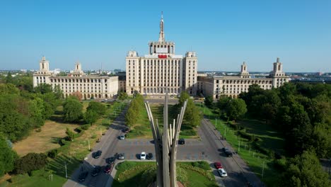 Slow-Reveal-of-the-House-of-the-Free-Press-in-Bucharest,-Romania