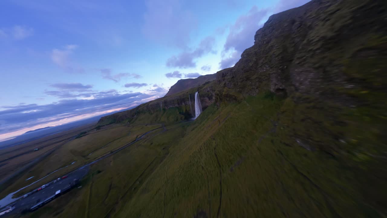 seljalandsfoss cascada de islandia, vuelo cinemático de drones aéreos fpv