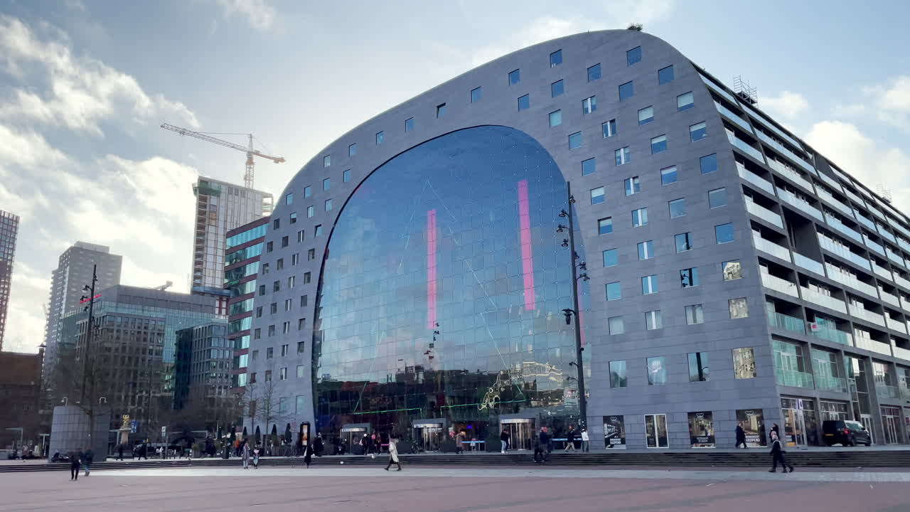 네덜란드 로테르담에 위치한 유럽 최대의 시장인 markthal의 외관