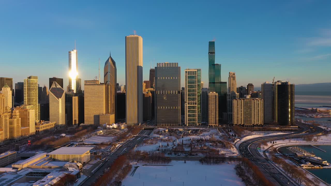 el horizonte urbano de chicago al amanecer en invierno. vista aérea. estados unidos