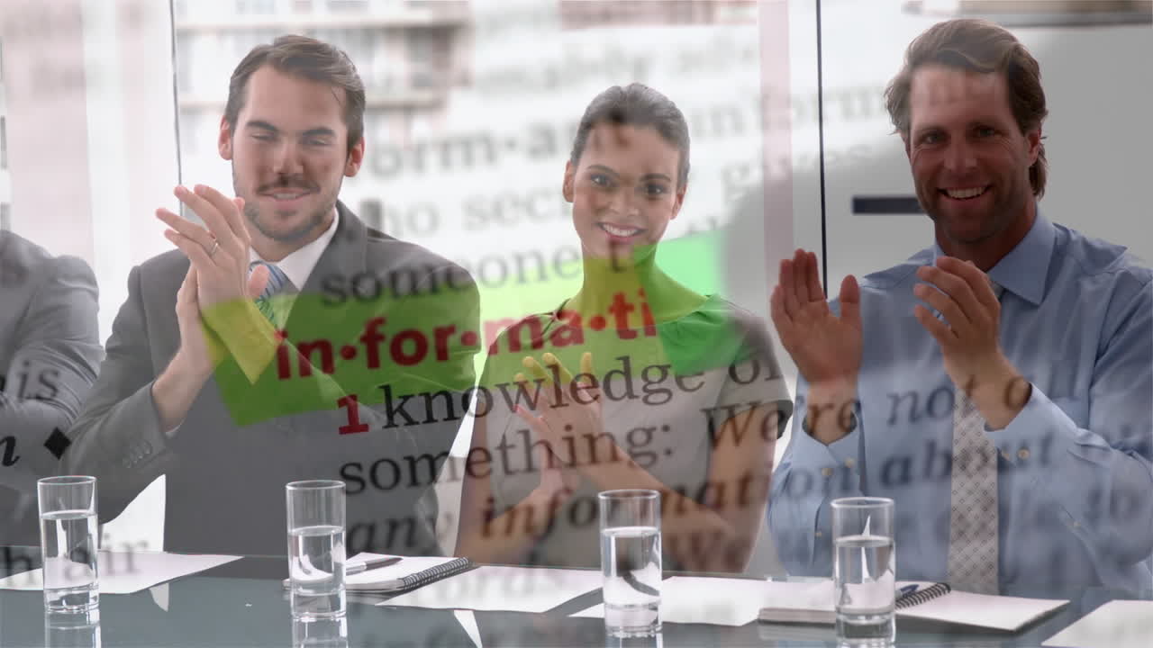 animación de moléculas sobre gente de negocios video de oro reunión en la oficina