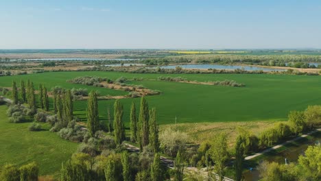 Tarde-Paisaje-Natural-Paisaje-Drone-Vista-Desde-Gran-Altura-Con-Movimiento-De-Cámara-Hacia-Arriba