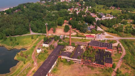 Pequeño-Pueblo-Tuja-Junto-Al-Mar