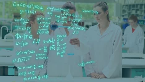 animación del procesamiento de datos científicos sobre científicos caucásicos en el laboratorio