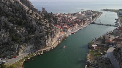 Cetina-Flussmündung-Und-Adria