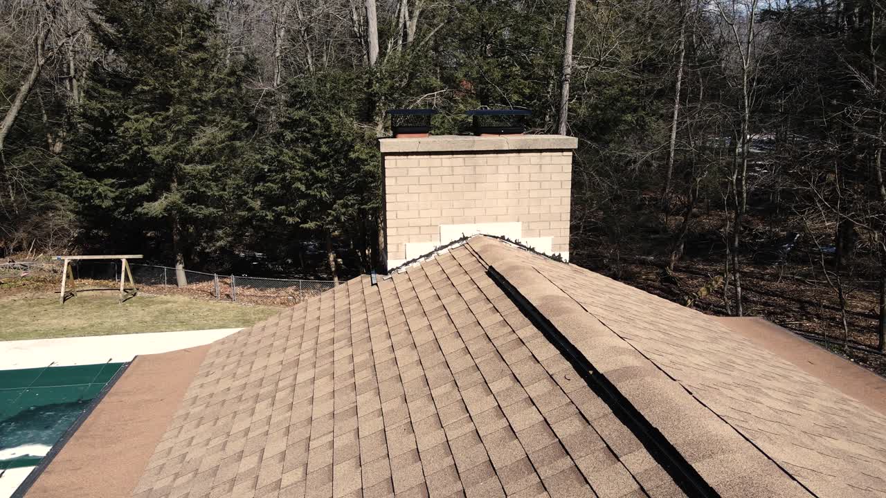 giro suave para mostrar la artesanía de una chimenea