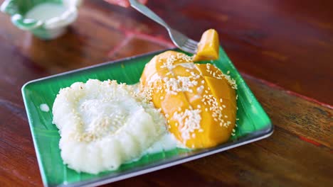 mango sticky rice dessert