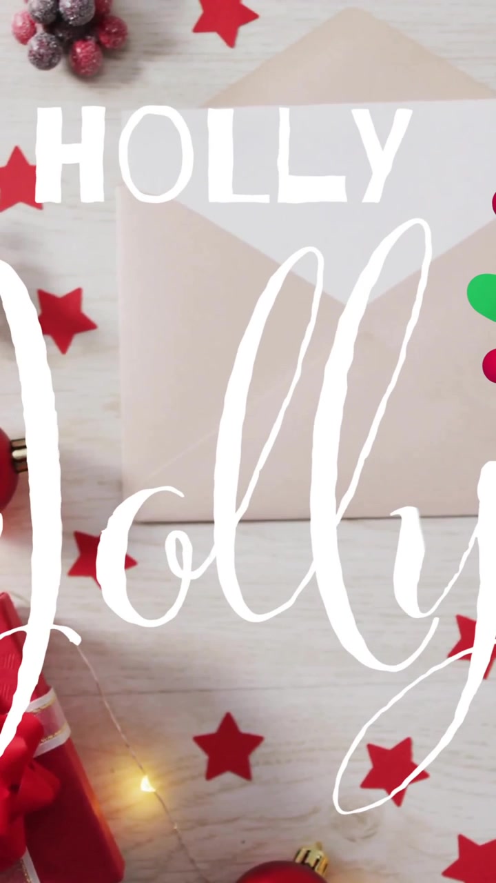 Animación de texto 'Navidad Alegre' sobre decoraciones navideñas