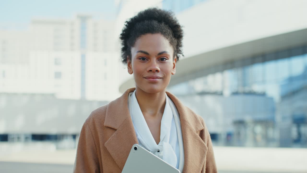 mujer de negocios en la ciudad