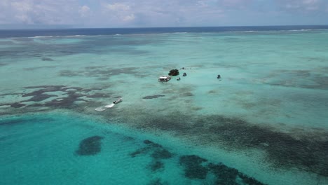 el mar de siete colores en su inmensidad, tomado de un avión no tripulado en calidad 4k