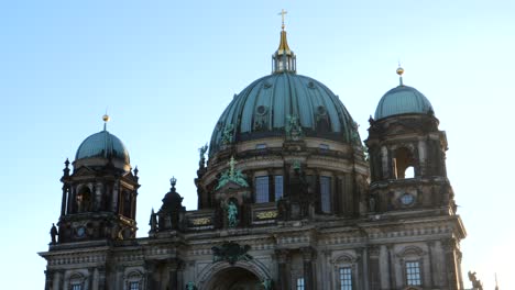 catedral de berlín temprano en la mañana