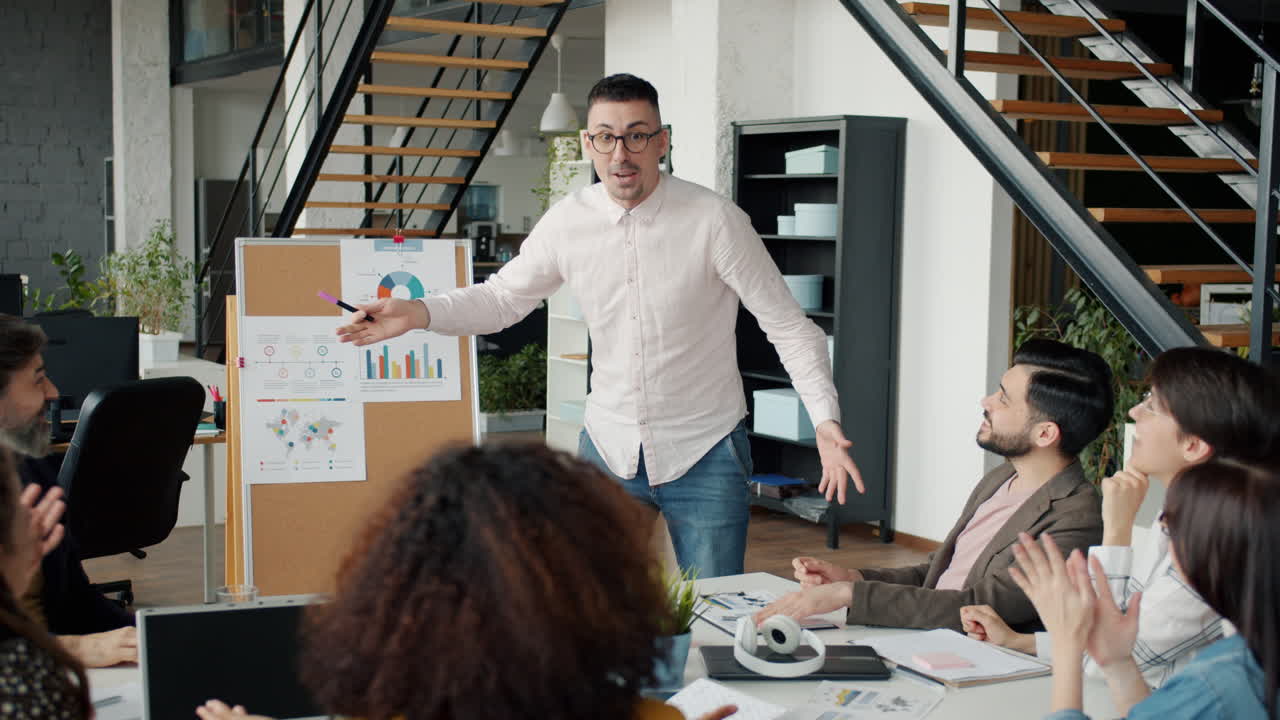 equipo celebrando el éxito