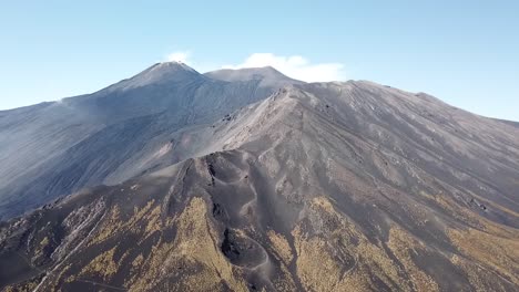 el volcán activo más alto de europa, etna, el lado salvaje - los cráteres