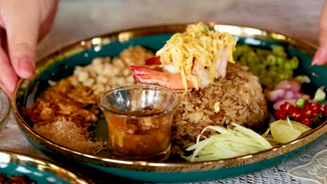 thai fried rice with shrimp