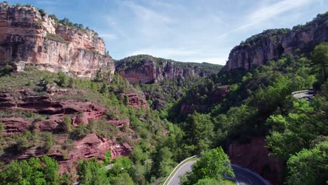 drone abriendo el tiro sobre la escalada en siurana