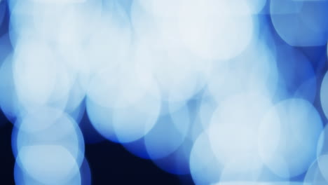 video de puntos de luz bokeh blancos y azules parpadeantes con espacio de copia