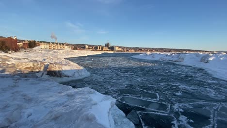 Pancake-ice-formations-in-Duluth's-Lake-Superior-shore,-winter