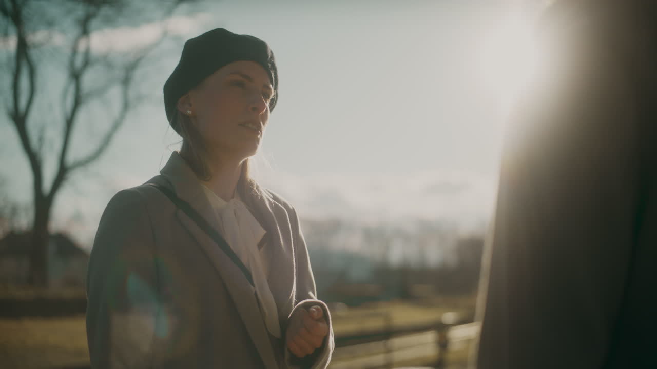 두 명의 여성 토론