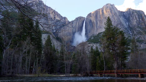 Yosemite-Nationalpark-Wasserfall-4k