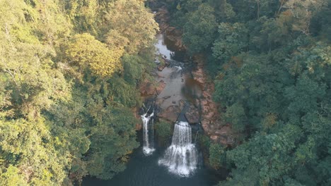 Blick-Auf-Den-Dschungelwasserfall