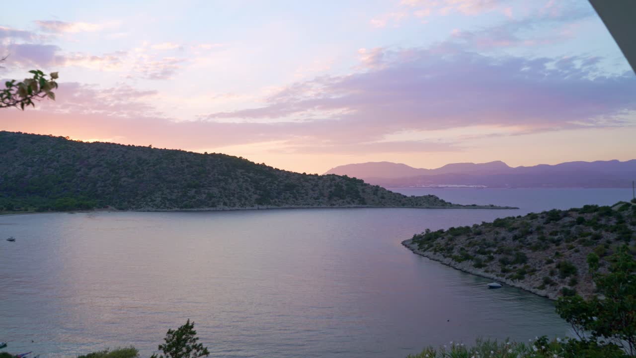Panoramaudsigt over Fragolimano-bugten, beliggende ved Korinth, Peloponnes, Grækenland