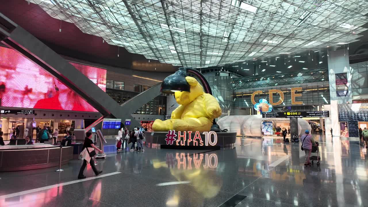Installazione artistica all'aeroporto internazionale di Hamad