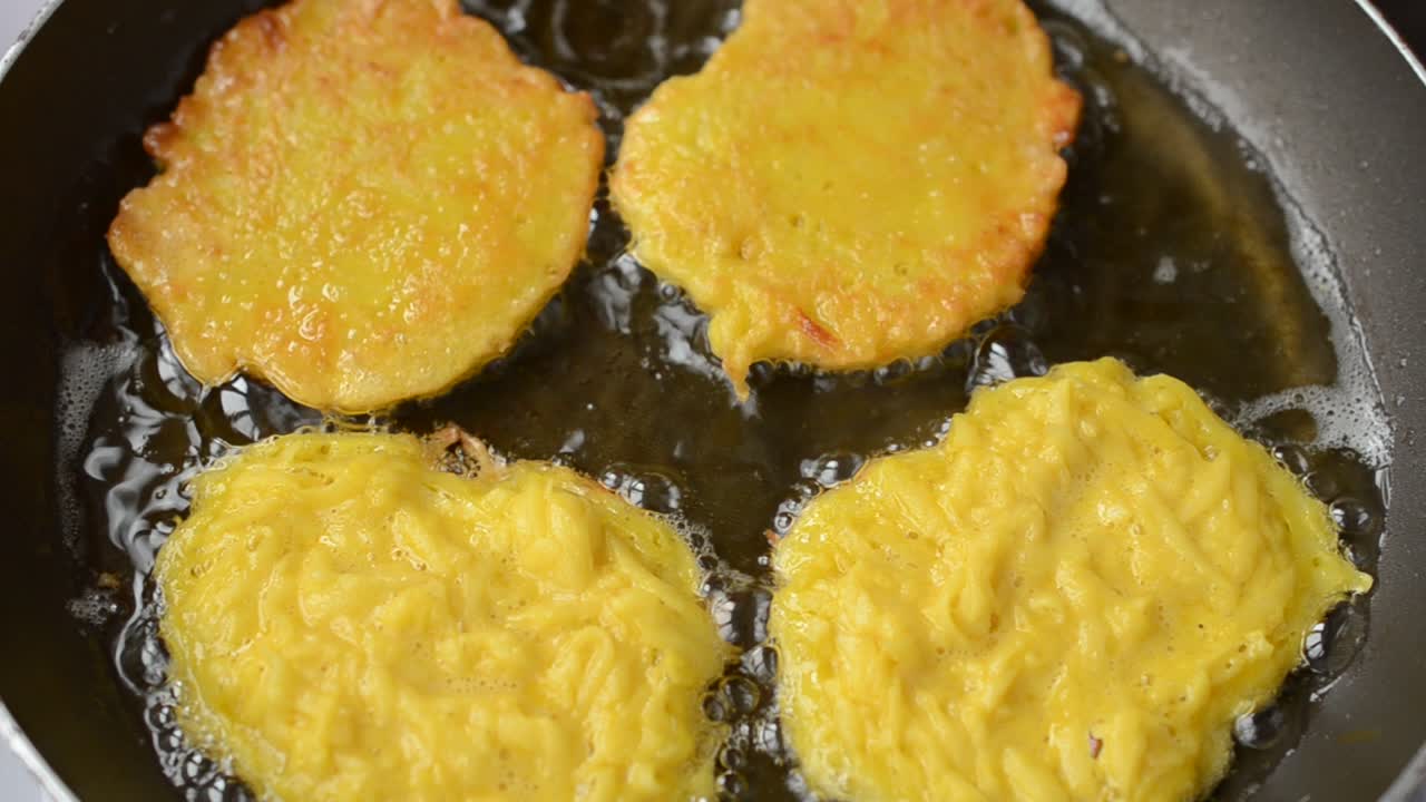 Cottura in padella. Friggiamo hash brown
