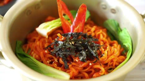 korean instant noodles with vegetable and kimchi