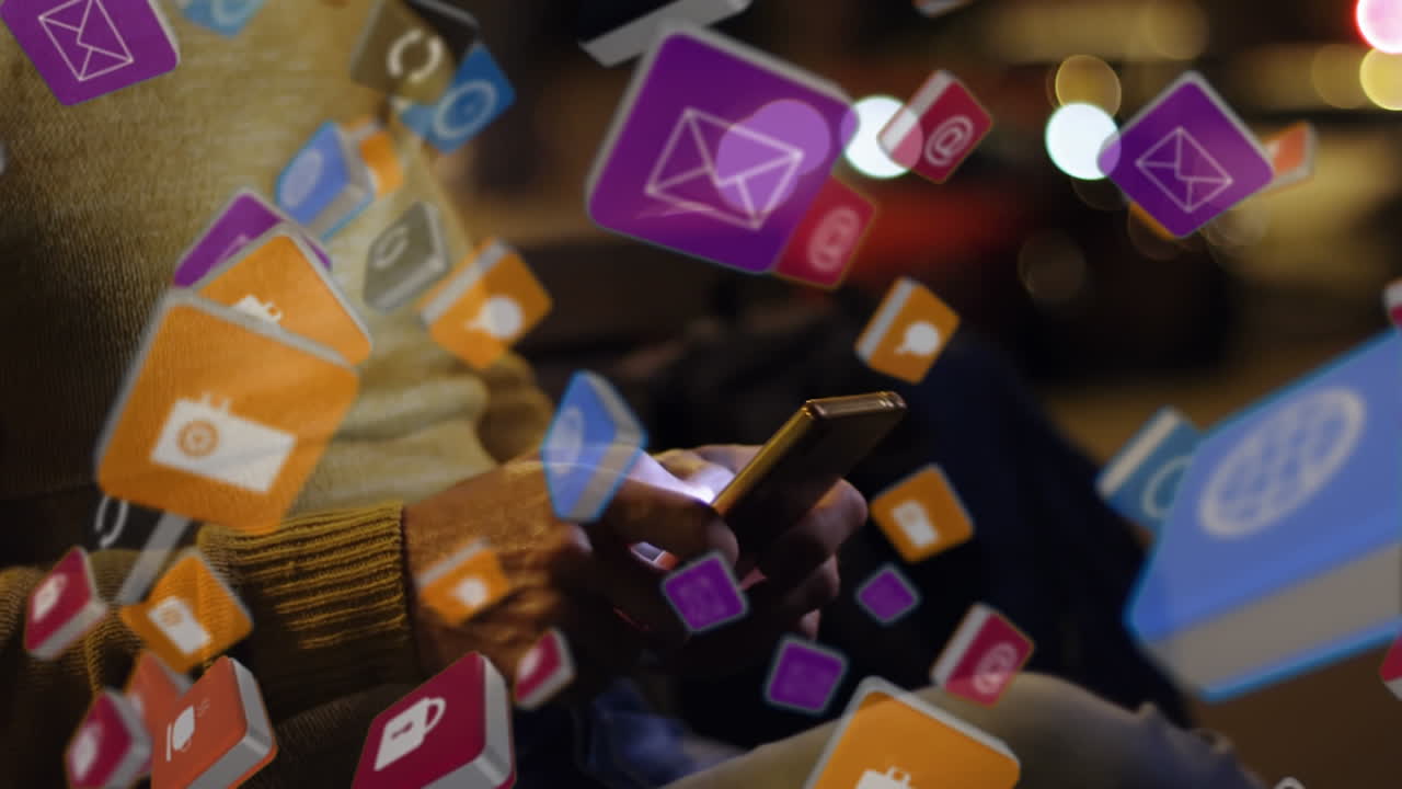 화려한 큐브가 올라오고 사람이 배경에 스마트폰을 사용합니다.