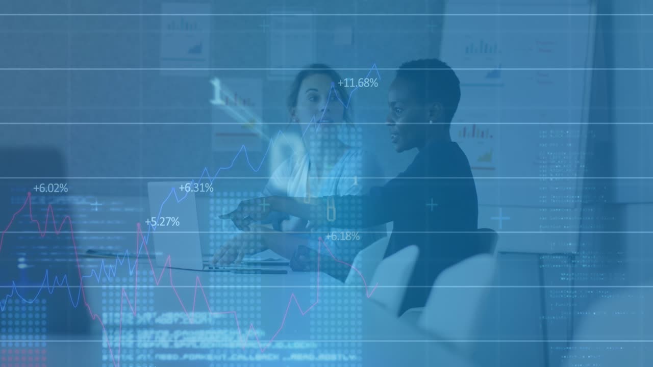 Animazione dell'elaborazione dei dati finanziari su diversi uomini d'affari in ufficio