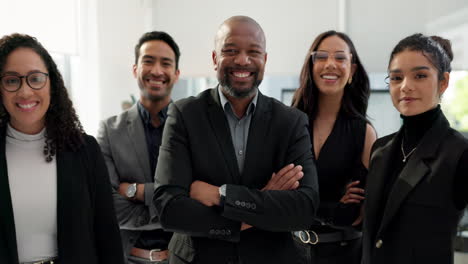 gente de negocios, brazos cruzados y diversidad