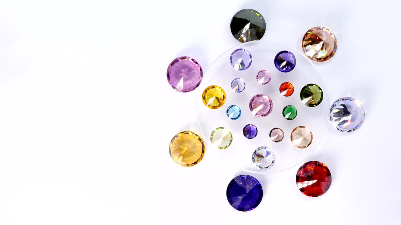 diamantes de forma redonda en una pantalla giratoria estándar