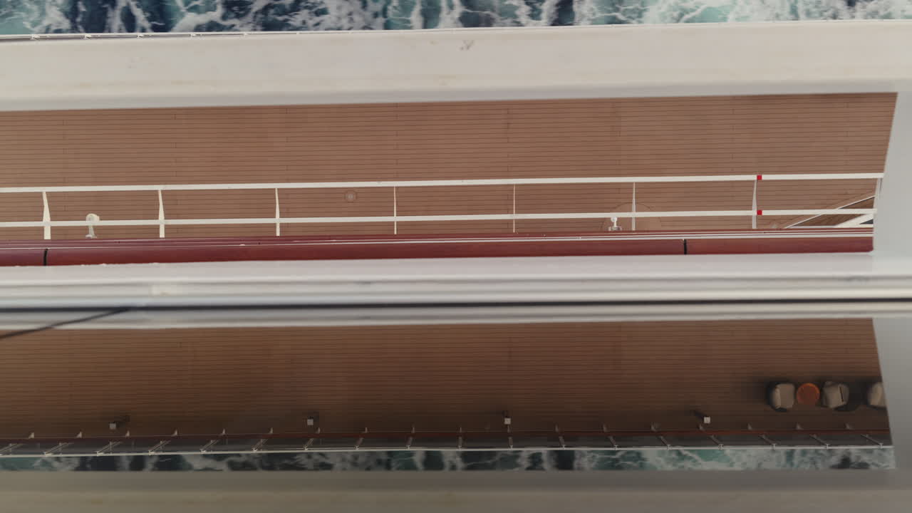 vista de la cubierta de un crucero