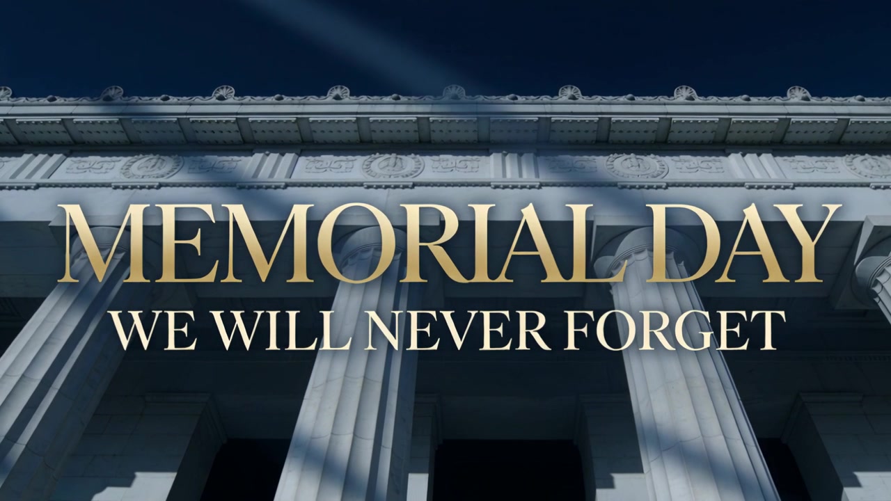 Mostra del titolo 'MEMORIAL DAY' in oro sulla facciata di un monumento, con lenta inclinazione e bandiera che sventola, in onore dei caduti.
