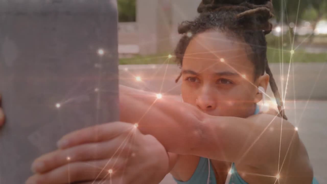 red de conexiones contra una mujer afroamericana que realiza ejercicios de estiramiento en el parque