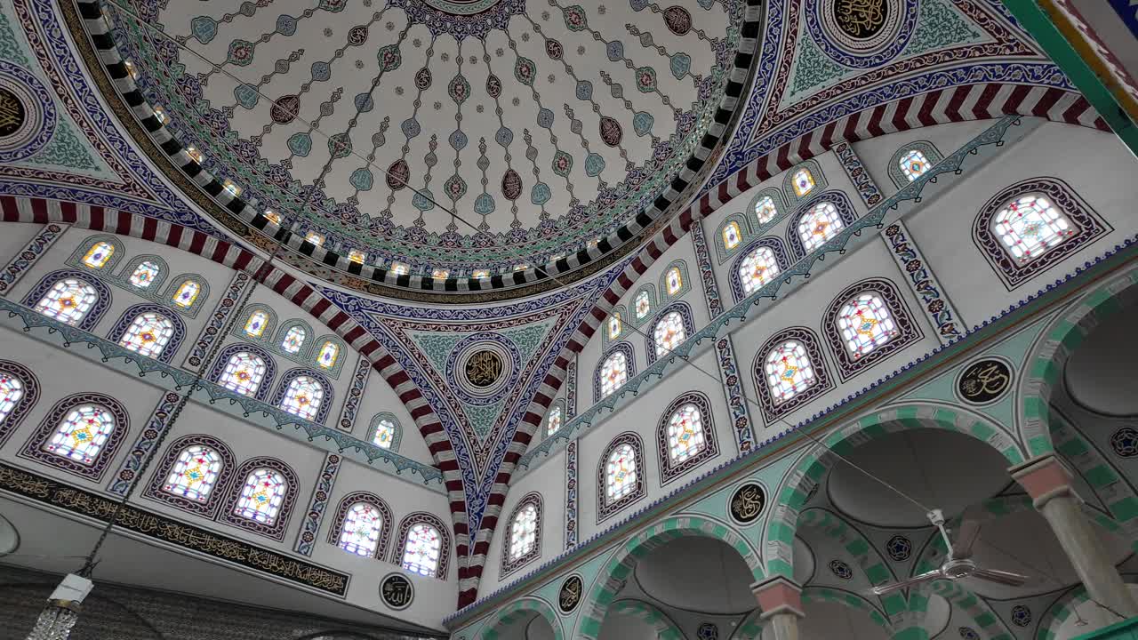interior impresionante de una mezquita