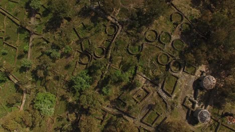 volando sobre las ruinas de la ciudad romana en portugal