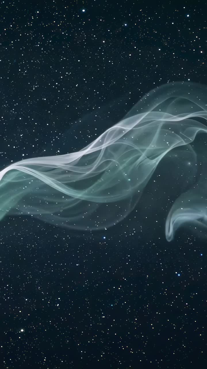Video verticale: nastro pallido fluttuante che si espande attraverso un profondo campo stellare, mostrando deboli puntini di particelle