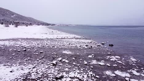 Playa-En-Escandinavia-Cubierta-De-Nieve.