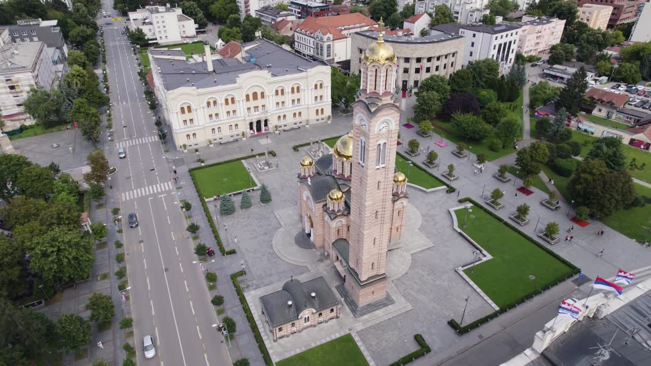 vista aérea de la catedral serbia de estilo bizantino de cristo el salvador en el corazón de banja luka