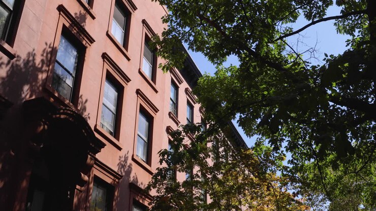 Affascinante villetta a schiera in mattoni rossi a Brooklyn, New York.