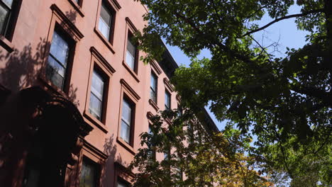 Encantadora-Casa-Adosada-De-Ladrillo-Rojo-En-Brooklyn,-Nueva-York