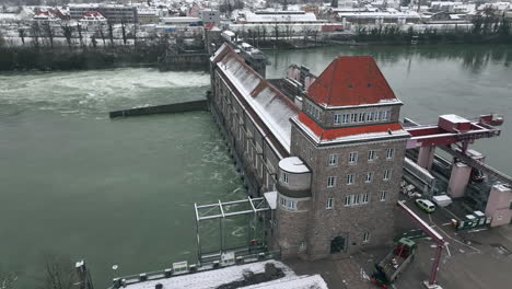 Central-Hidroeléctrica-Tradicional-De-Laufenburg-Durante-La-Marea-Alta-En-El-Rin-En-Suiza