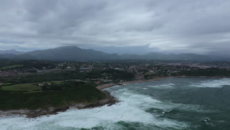 Playa-Lafitenia-Biarritz-Toma-Aérea-Día-Nublado