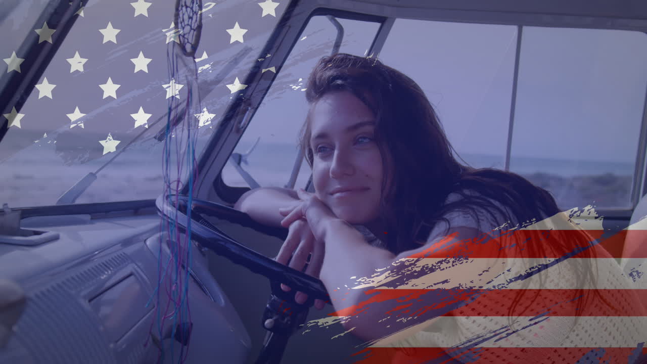 animación de la bandera estadounidense dibujada sobre una mujer caucásica apoyada en el volante sentada en un coche
