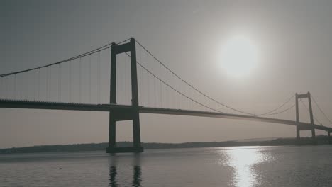 Puente-Lillebælt-Durante-La-Puesta-De-Sol.-En-Middelfart,-Dinamarca