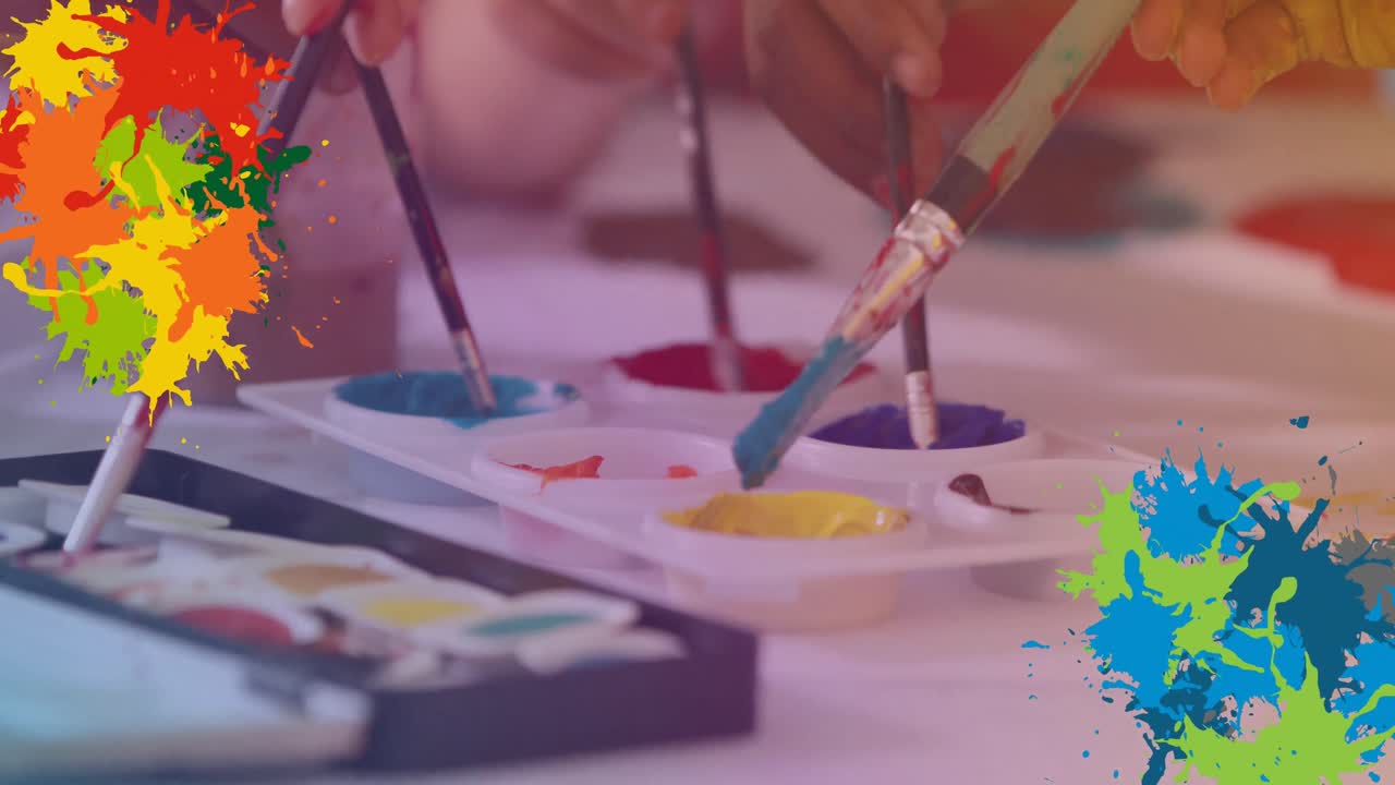 animación de manchas coloridas sobre diversas pinturas de escolares
