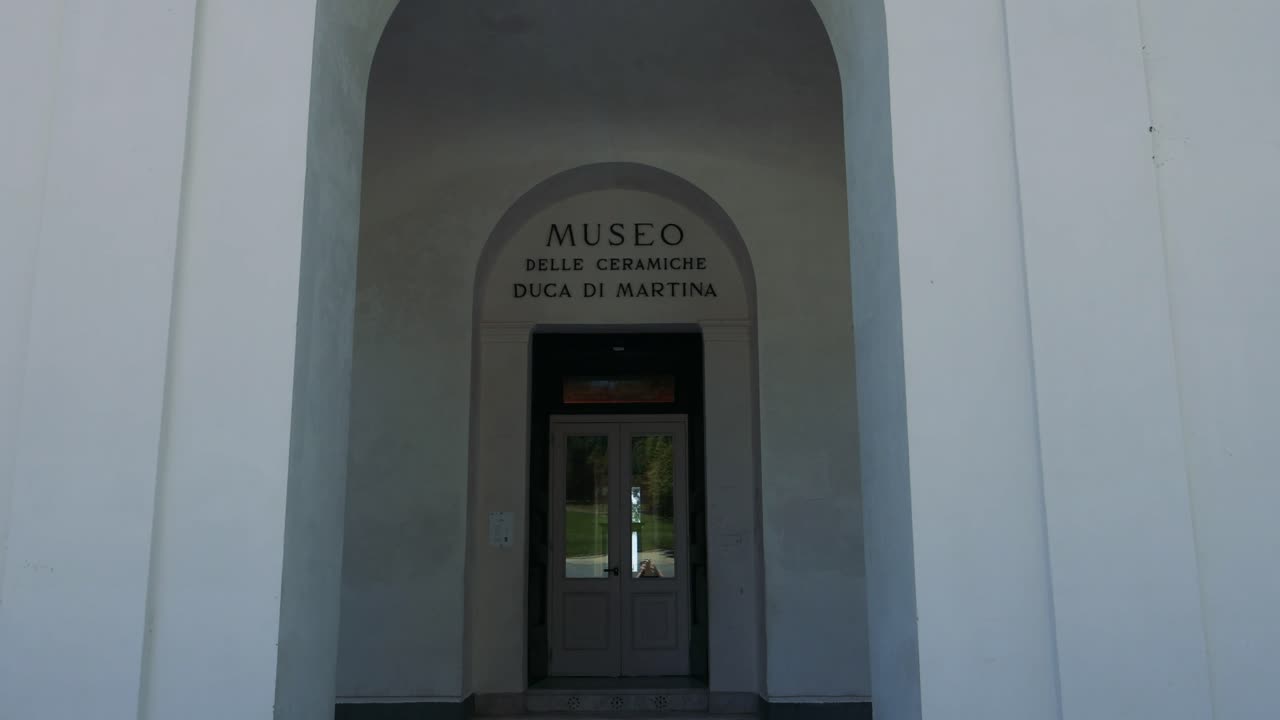 나폴리, 이탈리아의 박물관 입구, 건축적 초점