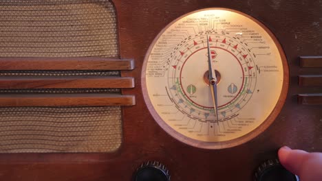 retro radio - search for a radio station